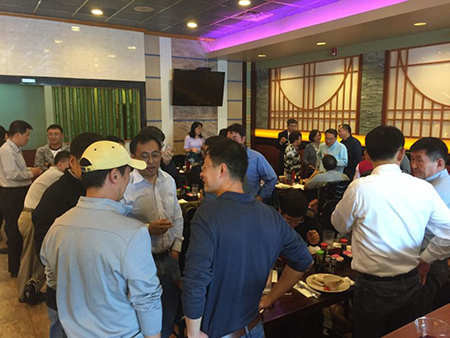 专家们相谈甚欢，，，，直到黄昏时分，，，，仍不舍离去