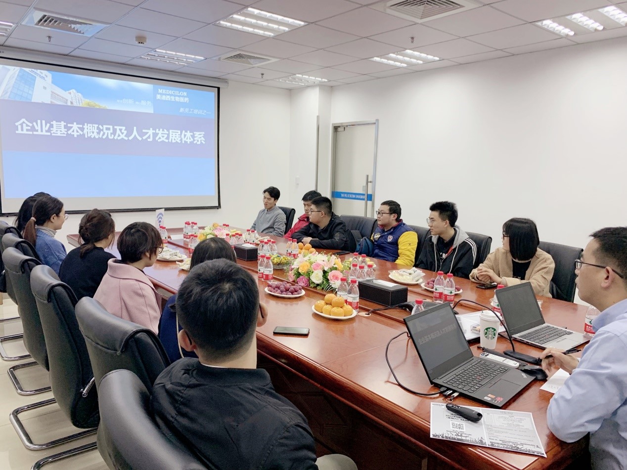 走进玩彩网，，与学子共话生长