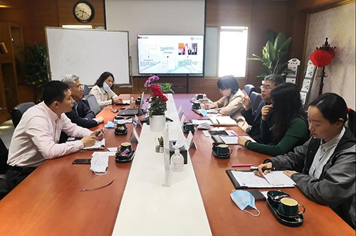 玩彩网陈春麟博士、化学部及生物部高级副总裁任峰博士、商务生长部副总裁蔡金娜博士热情接待研究院一行，，并介绍了公司情形。。。。。。