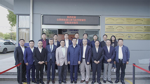 十二届天下政协副主席马培华一行人与玩彩网向导合影