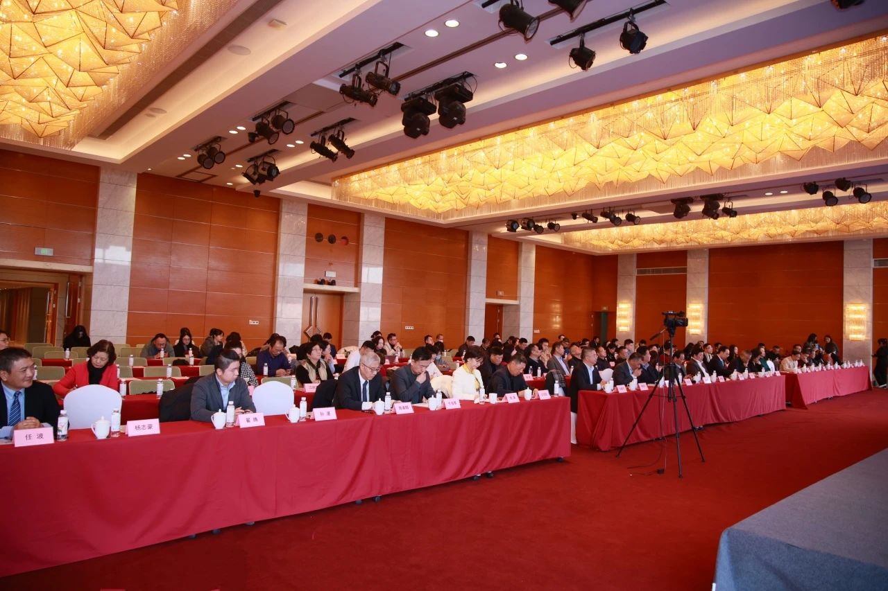 大康健工业生长新趋势论坛暨海上院士讲坛第43期暨大康健服务专委会年会活动现场.jpg